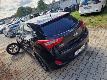 Hyundai i30 1.6i MPI DOHC Comfort 120k M6 (benzín) - 4