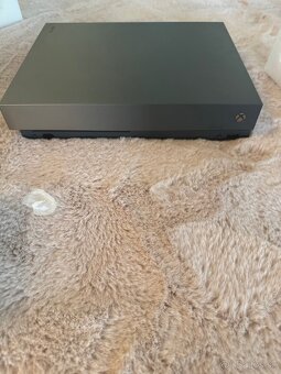 xbox one x golden edition - 4