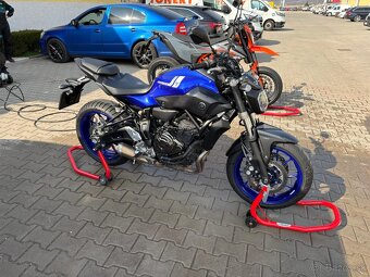 YAMAHA MT07 - 4