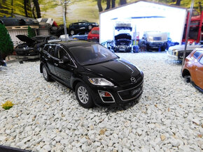 model auta 1:18  Mazda CX7 čierna farba paudi - 4
