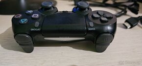 Predám PS4 Pro - 4