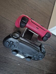 PlayStation 5 s mechanikou + 3 ovládače + 2 hry - 4