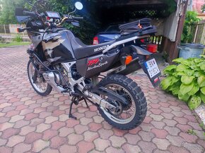 Honda Africa twin 750 - 4