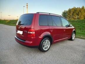 Volkswagen Touran 1.6 i 16v 85Kw Champion - 4