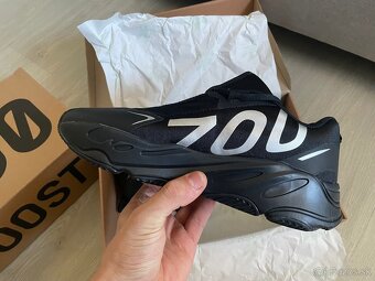 Adidas Yeezy 700 - 4