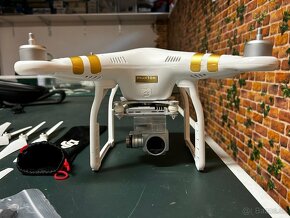 Dron DJI Phantom 3 PRO - 4