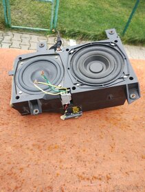 Predám Subwoofer Volvo s40 - 4