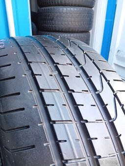 4+1gratis Zánovné letné pneu 275/40R22 - 4