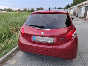 Predám Peugeot 208 Allure 1.2, panorama strešné okno - 4