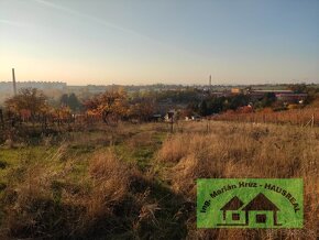 Pozemok o rozlohe 1200m2 s veľmi pekným výhľadom na Levice - 4