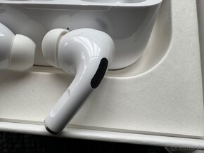 Apple AirPods Pro 2 - 4