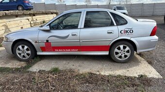 Opel Vectra sedan 2.6 V6 Benzín - 4