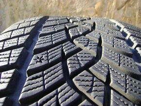 215/55 r17 zimne pneumatiky - 4