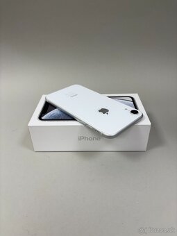 Apple iPhone XR 64GB White - 4