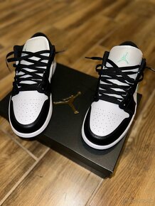 Nike Air Jordan 1 low white/black green glow - 4