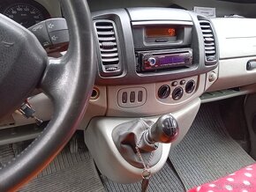 RENAULT TRAFIC - 4