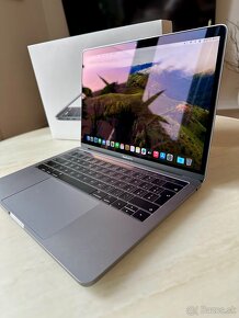 MacBook Pro 13” s Touch Bar (2019) – Intel i5, výborný stav - 4