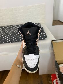 Air Jordan 1 Mid GS "Crimson Tint" - 4