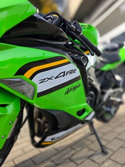 Kawasaki ZX-4RR 2025 zelená - 4