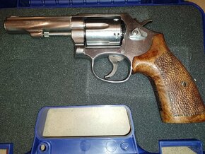 SMITH & WESSON - 4