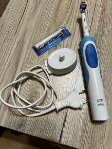 Elektrická zubná kefka Oral-B Braun Vitality Easy Clean - 4