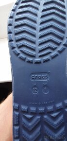 Predám nové šľapky CROCS, modré a čierne.veľkosť 45. - 4