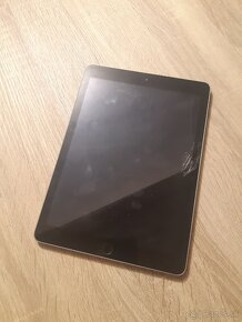 9.7" iPad 5 / 128GB prasknutý displej - 4