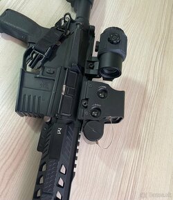 Predám Airsoft repliku AR-15 delta armory Alpha full upgrade - 4