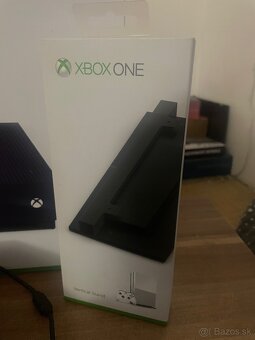 Predám Xbox One Fortnite Edition 1TB + Nabíjací Dok Hori - 4