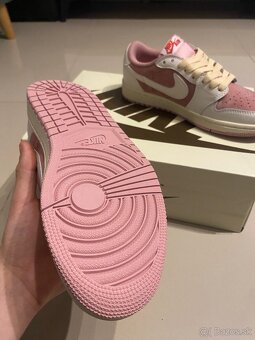 Jordan 1 Travis Scott Shy Pink - 4