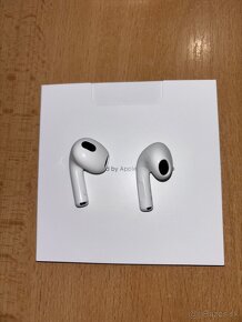 Apple AirPods 3. generácie s lightning nabíjacím puzdrom - 4