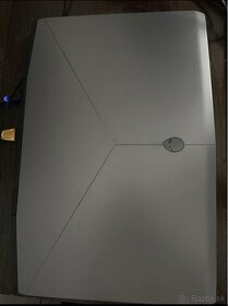 Dell Alienware M17 i7/RTX 2070 - 4