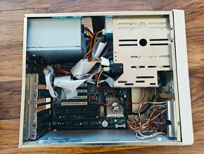 Intel Pentium 75 MHz / 32MB RAM / 1,2GB HDD / WIN95 - 4