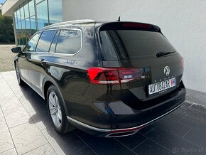 Volkswagen Passat Variant 2.0 TDI Elegance 4Motion DSG - 4