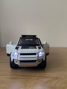 Land Rover Defender 110 - 1:32 (celokovovy model) - 4