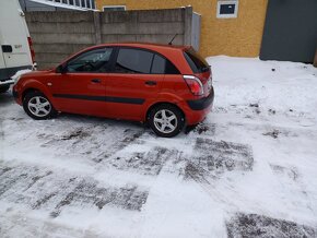 Kia Rio - 4