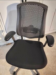 Kvalitná kancelárska stolička Herman Miller nosnosť 160kg - 4