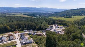 VEĽKORYSÝ STAVEBNÝ POZEMOK V BOJNICIACH, 1049 m2 - OBORA 2 - 4