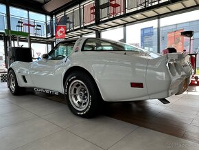 Chevrolet Corvette C3 5.7 V8 - 4