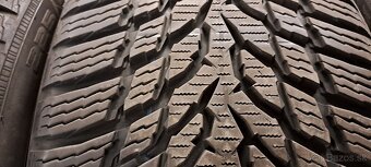 Predám 4ks pekné zimné 225/45r18-95V Nokian - 4