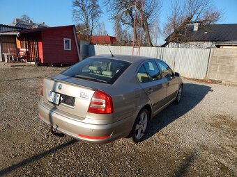 Škoda Octavia 2.0 FSI ELEGANCE - 4