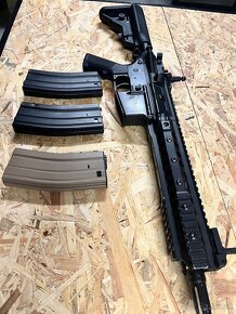 Airsoft zbraň M4 - 4