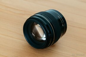 Canon EF 85mm f/1.8 USM - 4