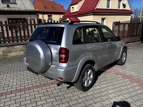 Toyota RAV4 2.0 D4-D 85kW 4x4 2006 217662km BEZ KOROZE - 4