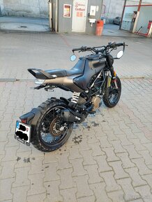 HUSQVARNA Svartpilen 125 - 4