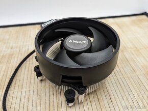 AMD Wraith Stealth na AMD AM5 Ryzen (Stock BOX chladič) - 4