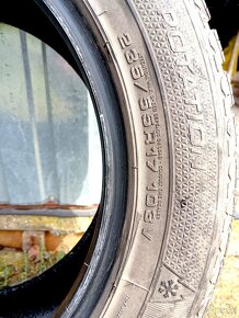 Predám 2ks zimné 235/55 R 17 Good year - 4