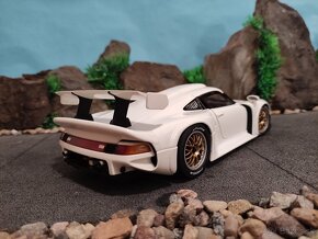 prodám model 1:18 porsche 911 GT1 1996 - 4