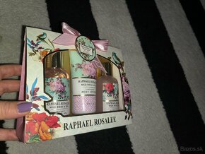kozmeticky set zn. Raphael Rosalee Flowers

 - 4
