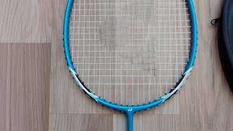 Predám raketu na badminton zn. Yonex - 4